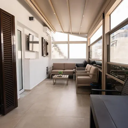 Luxury Penthouse Apartment *